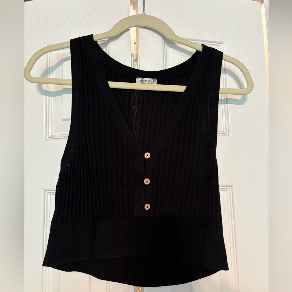 Chic Black Ribbed Crop Button Tank Top